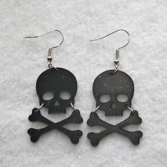 Black Skull & Crossbones Earrings Laser Cut Acrylic - Picture 1 of 4